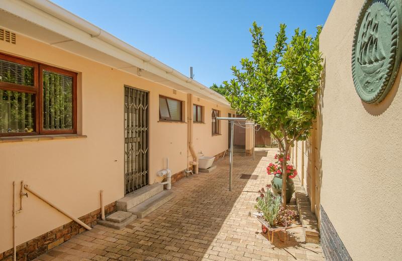 3 Bedroom Property for Sale in Meadowridge Western Cape